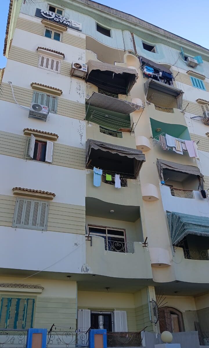 "فرصة ذهبية للسكن والاستثمار: روف دوبلكس جاهز في عمارات دريم - دمياط الجديدة."