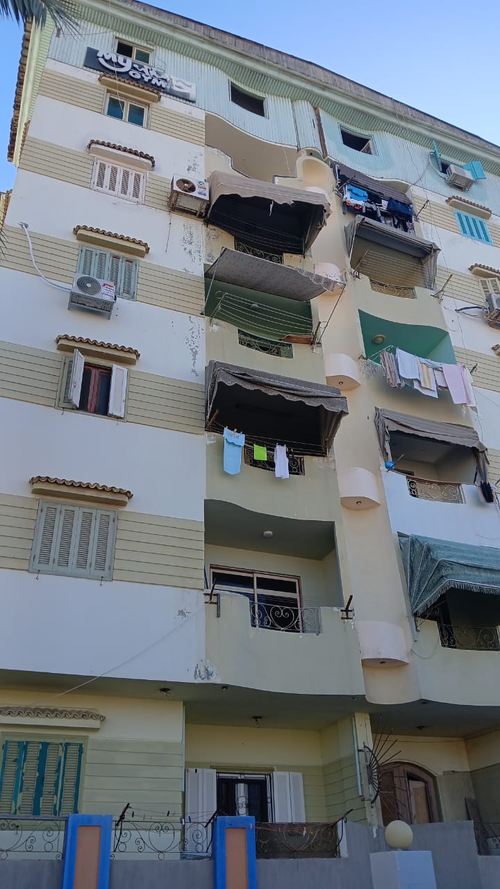"فرصة ذهبية للسكن والاستثمار: روف دوبلكس جاهز في عمارات دريم - دمياط الجديدة."